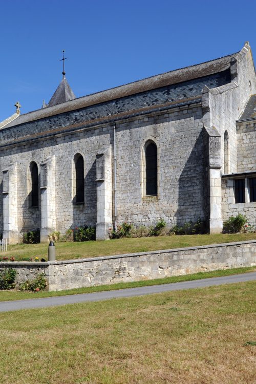 Eglise fortifiée de Thiérache à Aouste